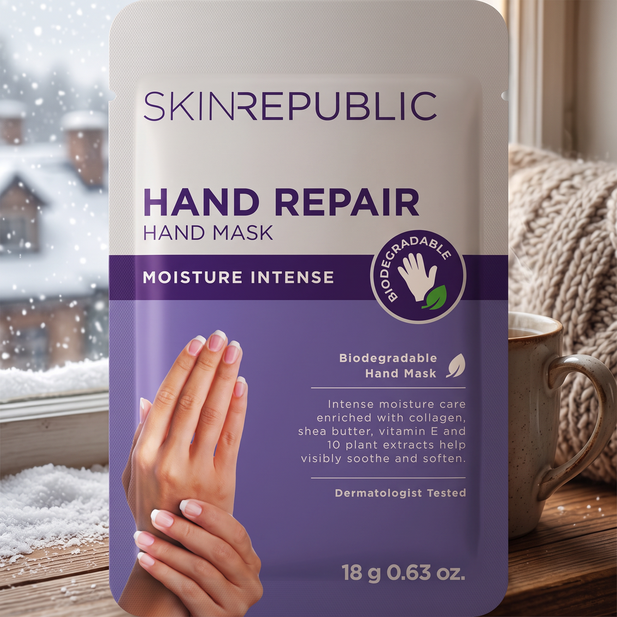 Handmaske gegen trockene Hände: SKIN REPUBLIC Hand Repair Maske an dampfender Teetasse auf gemütlicher Fensterbank mit Schnee