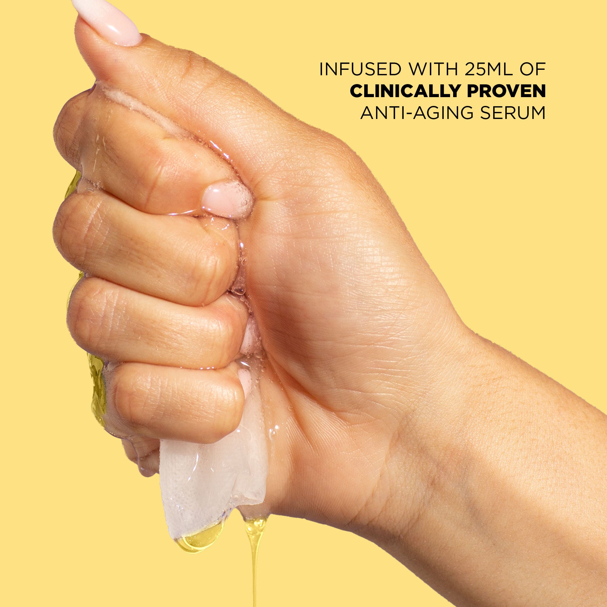 Eine Hand, die ein feuchtes, weißes Tuch auspresst, aus dem eine gelbliche Flüssigkeit tropft. Im Hintergrund ist eine gelbe Fläche zu sehen. Ein Text befindet sich oben rechts im Bild.