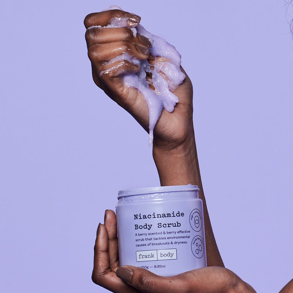 FRANK BODY Niacinamide Body Scrub 250g – Anwendung 2