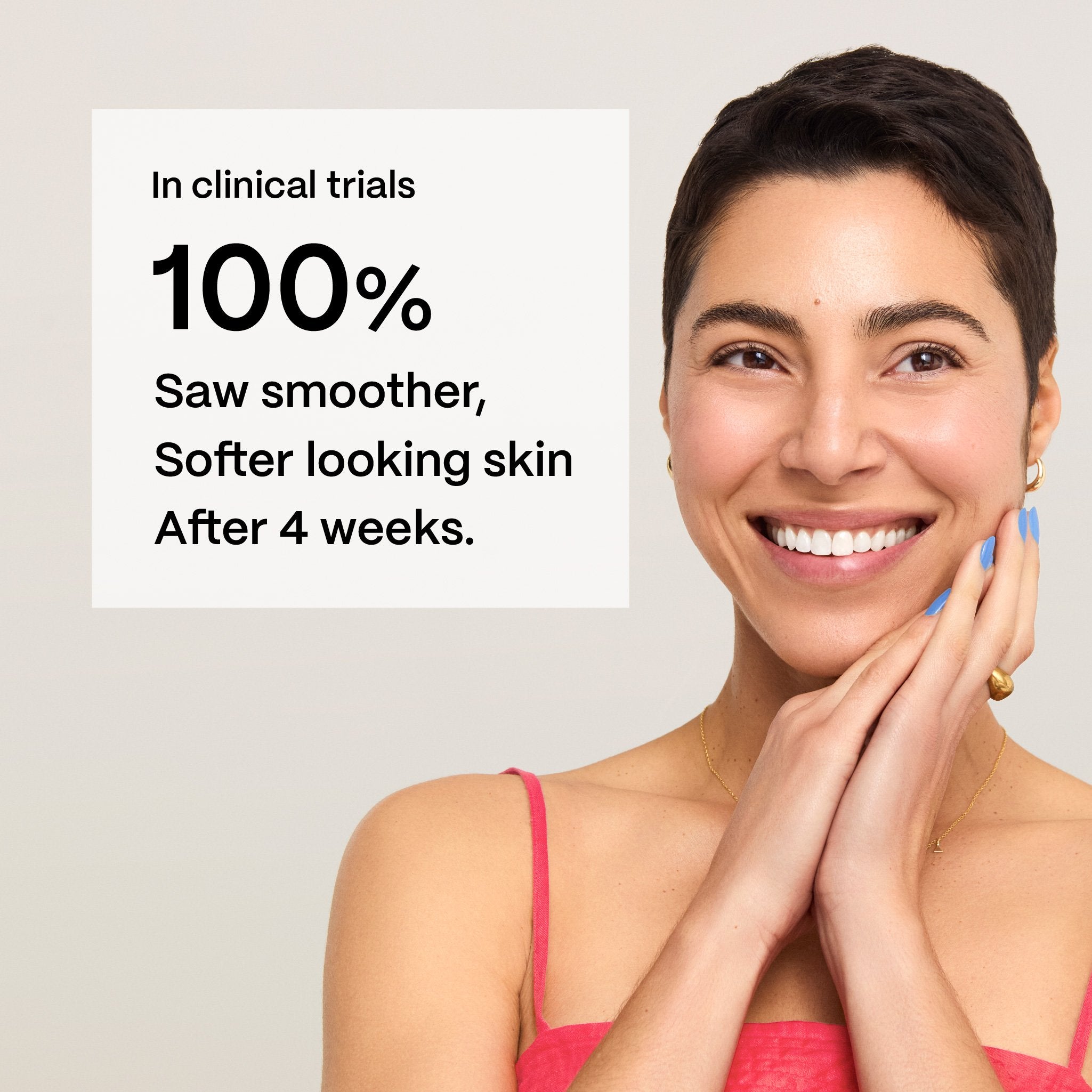 Frau mit klarer Haut lächelt, Hände am Gesicht. Textfeld: Klinische Studie, 100% glattere, weichere Haut nach 4 Wochen. MAD HIPPIE Super A Serum.