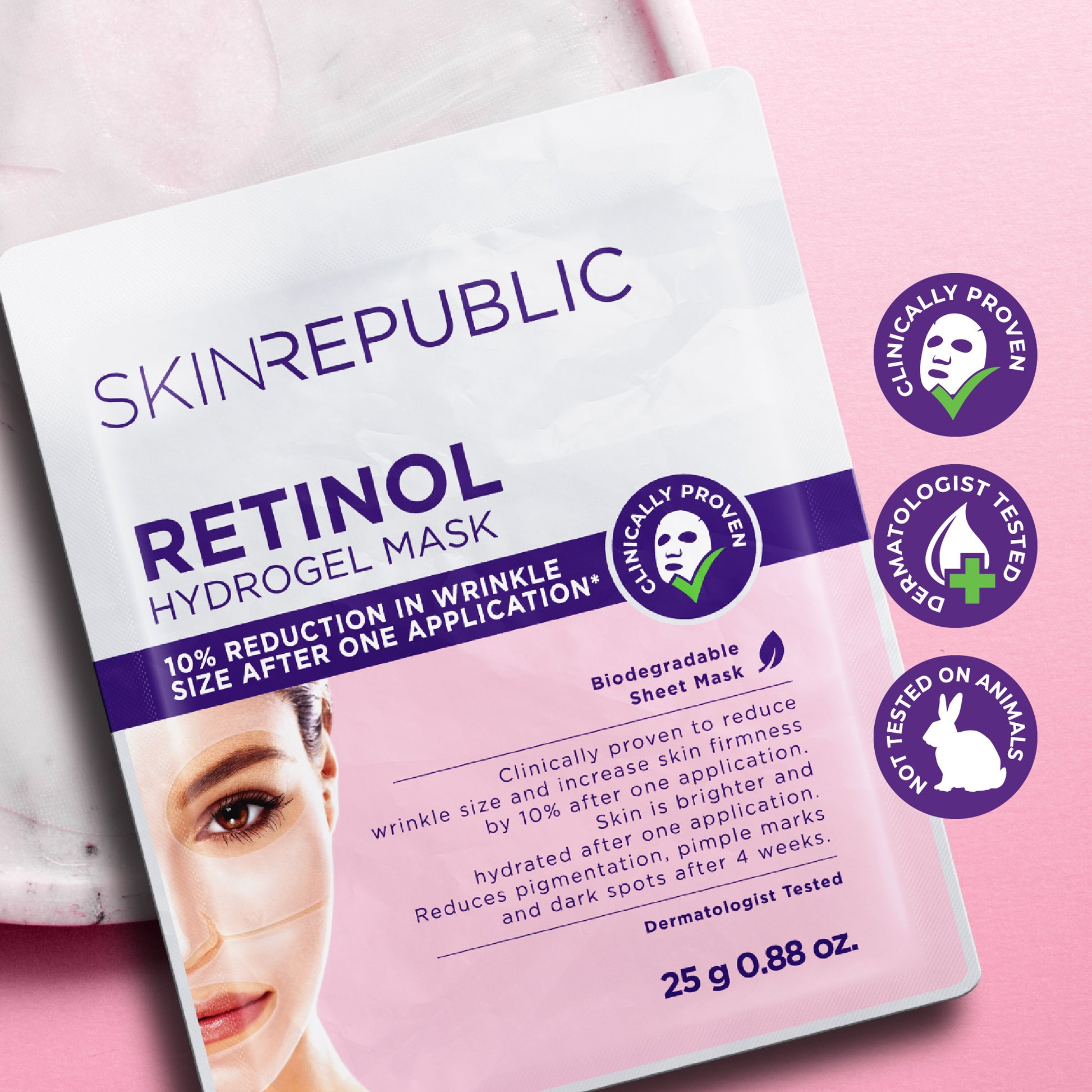 Verpackung einer Retinol Hydrogel Gesichtsmaske von Skin Republic, mit Angaben zur Faltenreduzierung, Inhaltsstoffen und Qualitätssiegeln. Links ist ein Teil des Gesichts einer Frau mit Maske zu sehen.