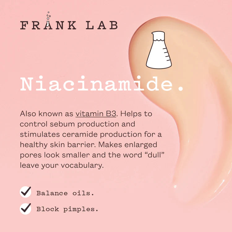 Infografik von FRANK BODY über Niacinamid mit einem cremigen, rosa Serum-Strich auf hellem Hintergrund